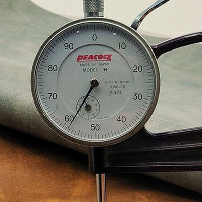 बर्फ के साथ जमे हुए बुना हुआ पीवीसी सामग्री चमड़ा 0.6 मिमी मोटाई पैकेजिंग बॉक्स के लिए