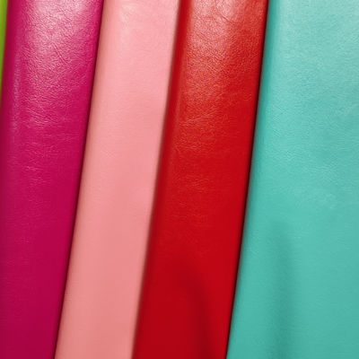 तेल मोम पीवीसी पैकेजिंग चमड़े गैर बुना 0.5 मिमी चमड़े के लिए बैग पर्स