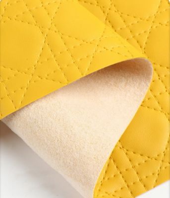 बैग के लिए पनरोक कृत्रिम पीवीसी चमड़ा कढ़ाई वाले प्लेड बुना पैटर्न