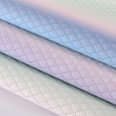 इम्बोस्ड हैंडबैग पीयू चमड़े के कपड़े ग्रैडिएंट इंद्रधनुष हीरा ग्रिड की बनावट