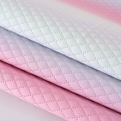 इम्बोस्ड हैंडबैग पीयू चमड़े के कपड़े ग्रैडिएंट इंद्रधनुष हीरा ग्रिड की बनावट