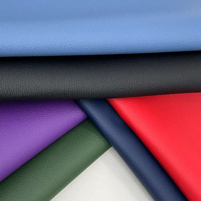 डी90 लिची इम्बोस्ड फेक्स लेदर फैब्रिक 150CM चौड़ा पीवीसी कृत्रिम सिंथेटिक लेदर सोफा बैग कुर्सी कार पैर मैट फर्नीचर के लिए