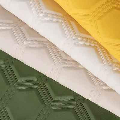 पीवीसी कढ़ाई हेक्सागोन एम्बोस्ड आर्टिफिशियल सिंथेटिक लेदर फॉर कार पैर कार सीट सोफा सजावट बैग नकली चमड़े के कपड़े