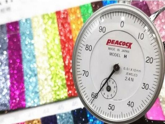 थोक पु ग्लिटर पाउडर अनाज सिंथेटिक लेदर वॉलेट केस जूते नोटबुक लेदर फैब्रिक