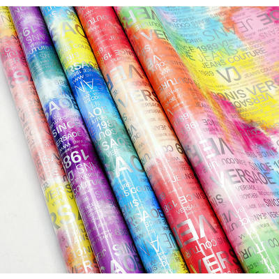 पीयू इंद्रधनुष अक्षर प्रिंट पत्रिका डिजाइन सिंथेटिक लेदर वाटरप्रूफ फॉक्स लेदर फैब्रिक लगेज बैग कॉस्मेटिक फर्नीचर/सोफा के लिए