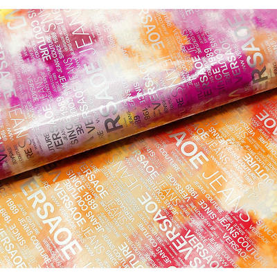 पीयू इंद्रधनुष अक्षर प्रिंट पत्रिका डिजाइन सिंथेटिक लेदर वाटरप्रूफ फॉक्स लेदर फैब्रिक लगेज बैग कॉस्मेटिक फर्नीचर/सोफा के लिए