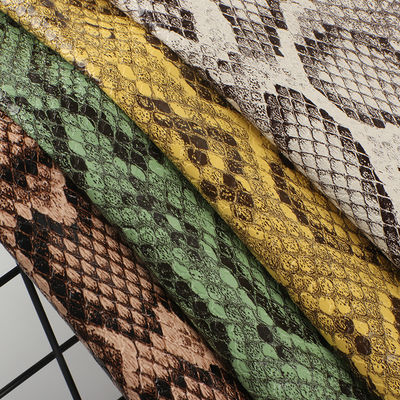 पीयू सिंथेटिक लेदर 0.8 मिमी मोटाई 137 सेमी चौड़ाई और 24 रंग के नमूने बैग जूते और फर्नीचर के लिए