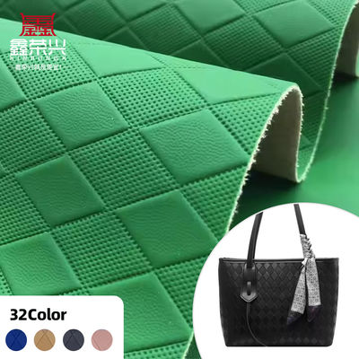 डायमंड स्क्वायर ग्रेन पैटर्न पीवीसी चमड़ा 34 रंग उपलब्ध 1000 गज एमओक्यू और 100000 मीटर उत्पादन क्षमता के साथ