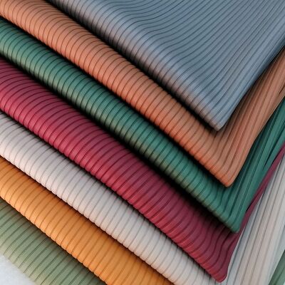 फर्नीचर, सोफा सीटों, घरेलू सामानों के लिए पीवीसी धारीदार दानेदार सिंथेटिक कृत्रिम चमड़ा उभरा हुआ नकली चमड़ा सामग्री