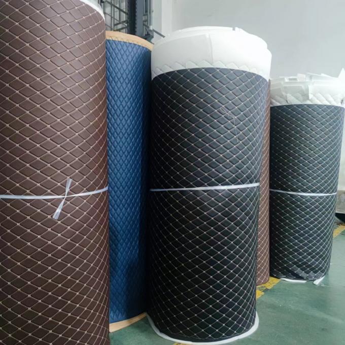 कस्टम पीवीसी कढ़ाईदार रजाईदार सिंथेटिक लेदर 6.0 मिमी पॉलीयूरेथेन फोम कार सीट कवर सोफा फॉक्स लेदर फैब्रिक के लिए 12