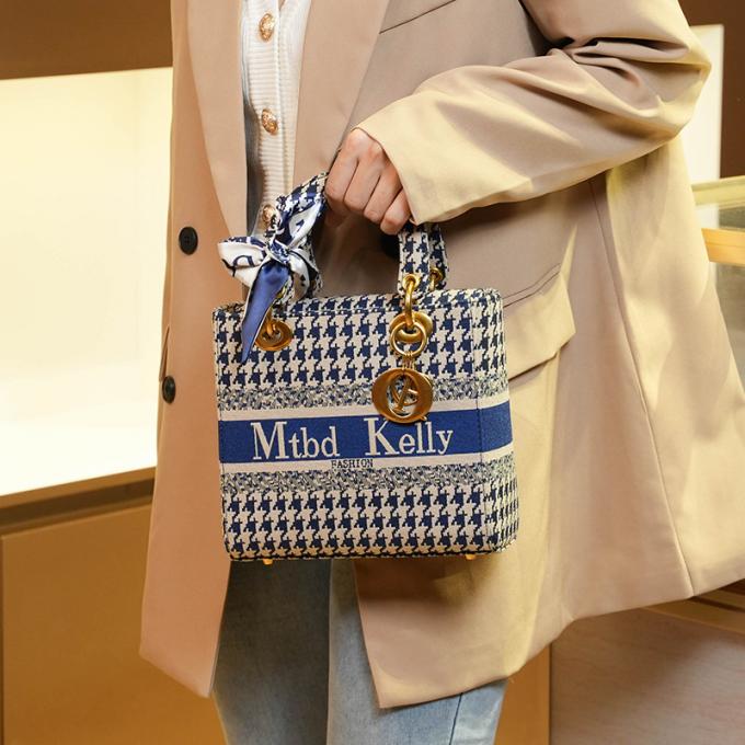 पीवीसी व्हाइट इम्बोस्ड डिजिटल प्रिंटिंग बैग नोटबुक फोन के लिए सिंथेटिक कृत्रिम चमड़े शेल टेबल मैट नकली चमड़े के कपड़े 10